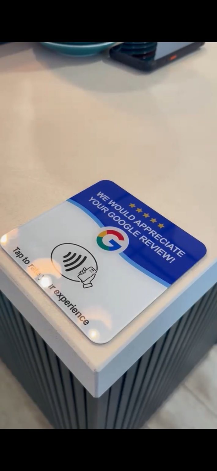 Tarjeta de reseñas ZoomREV utilizada en Creperie Gala